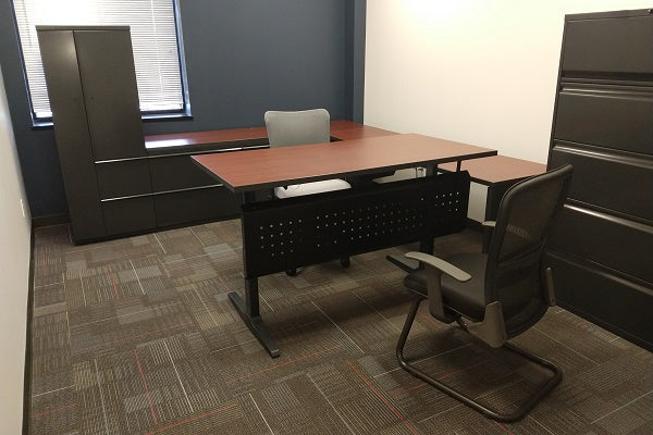 Knoll - Used U Private Office with Sit Stand